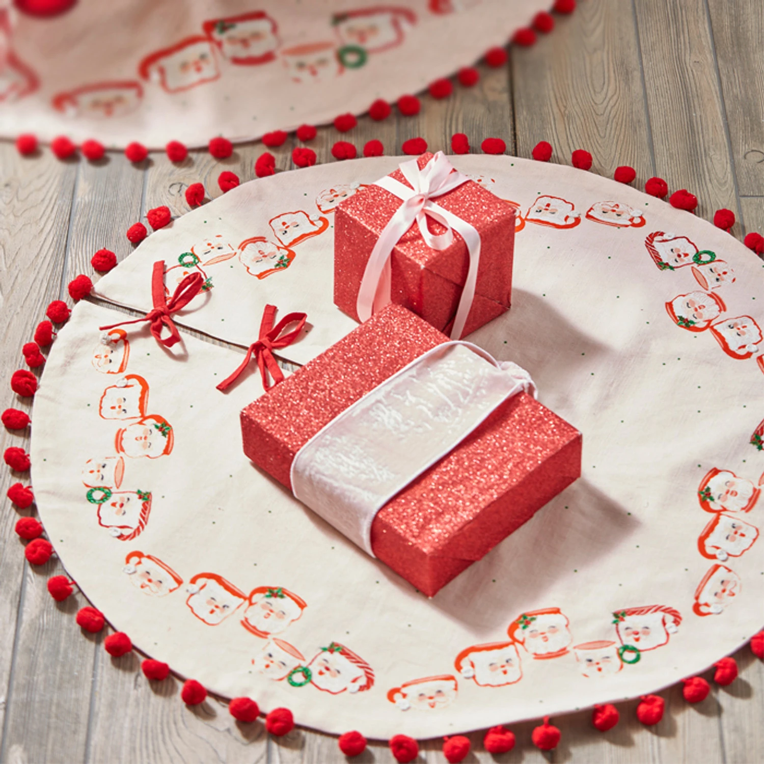 Raz 52" Pink Santa Mug Christmas Tree Skirt 4319327 3 Raz 52" Pink Santa Mug Christmas Tree Skirt 4319327