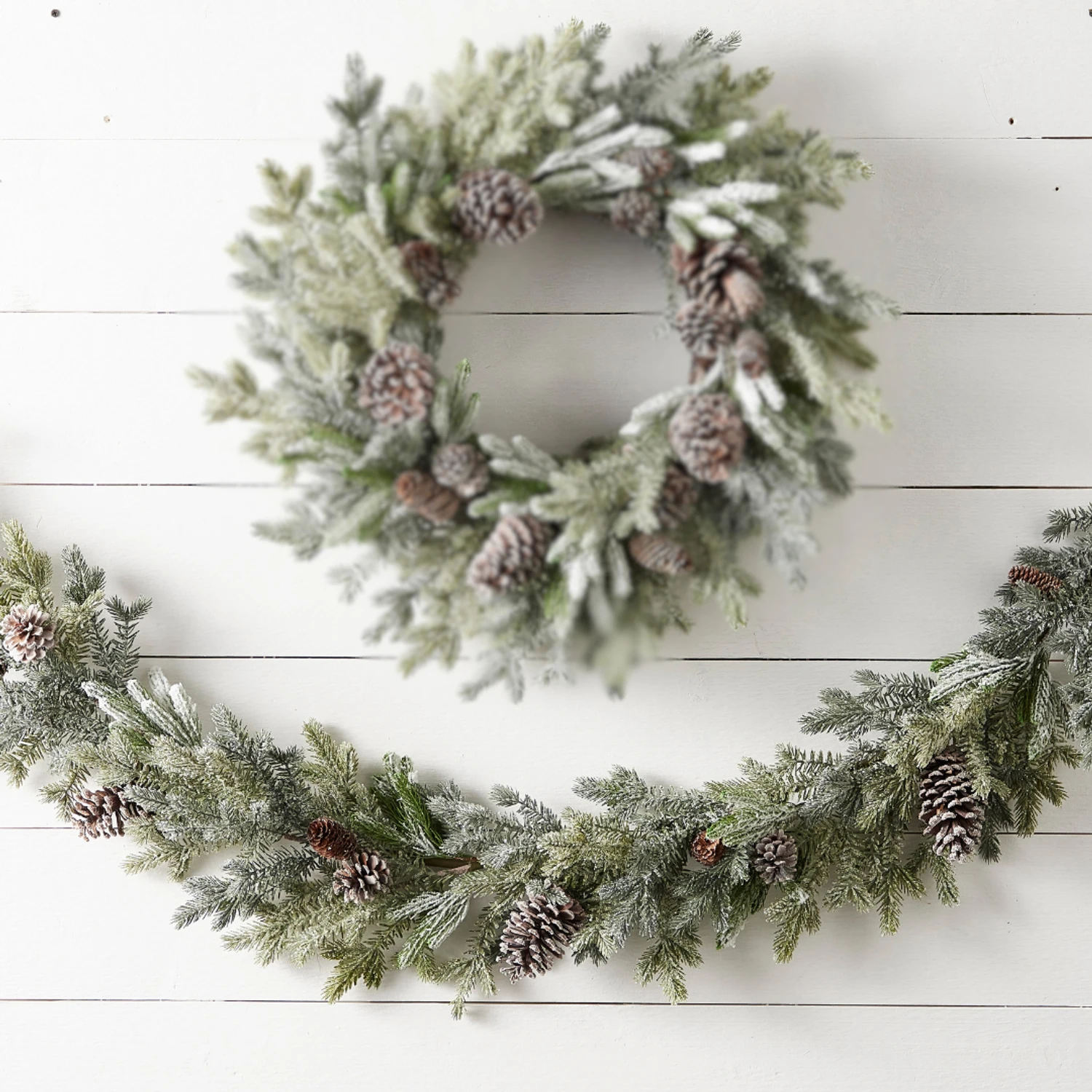 Raz 5.5' Iced Pinecone And Greenery Christmas Garland G4511628 3 Raz 5.5' Iced Pinecone And Greenery Christmas Garland G4511628